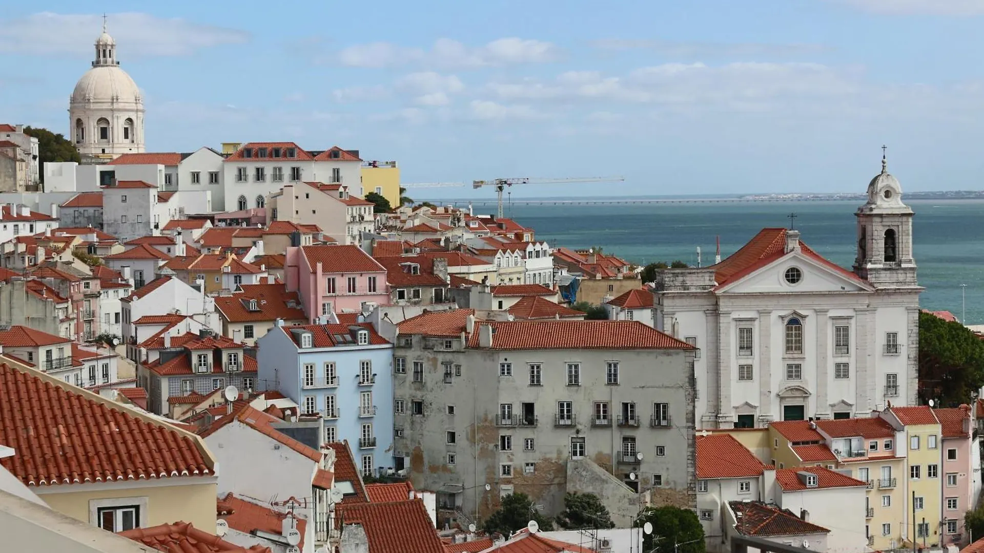 Crooked House Alfama Apartment Lisbon