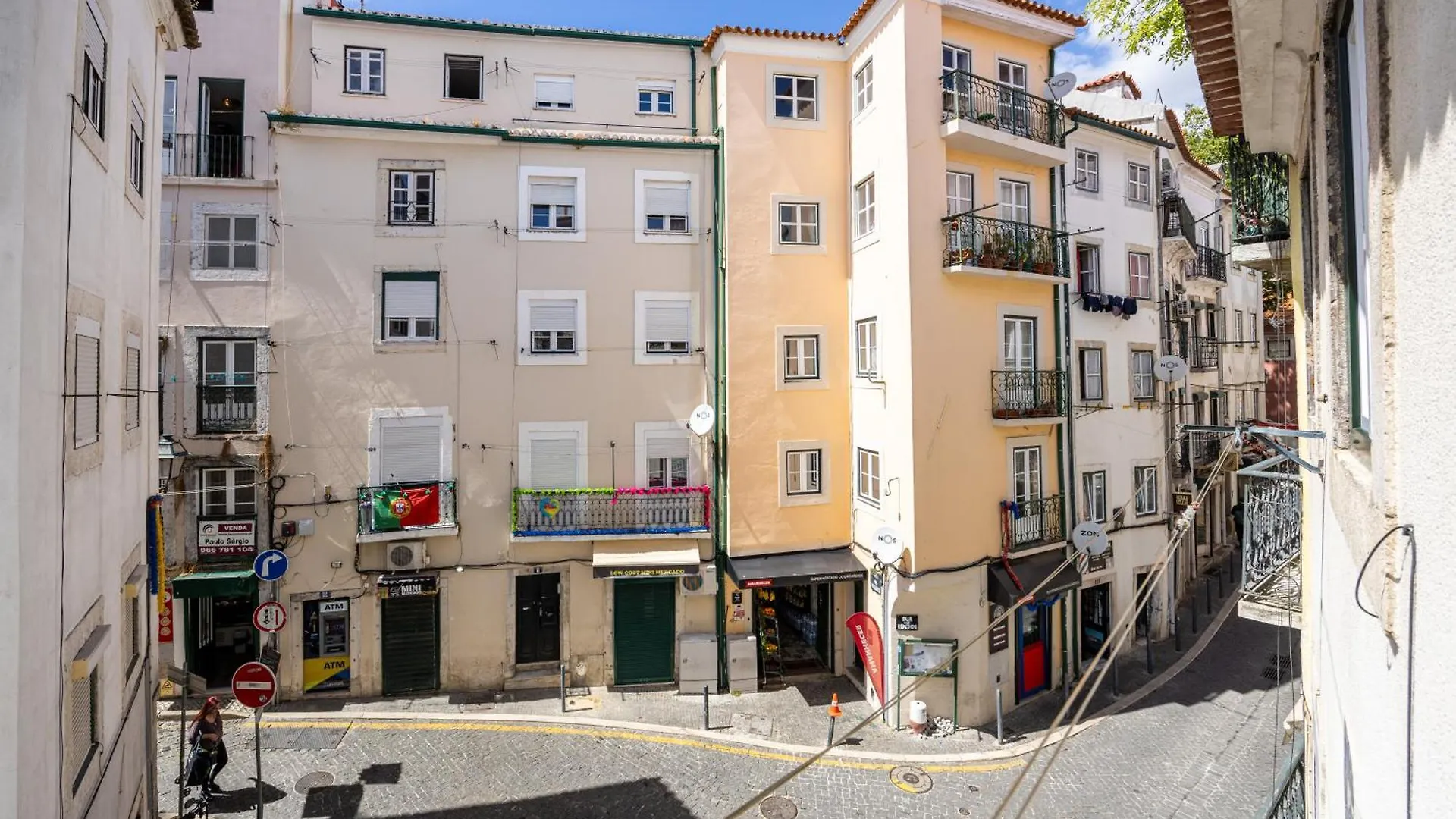 Crooked House Alfama Apartment Lisbon