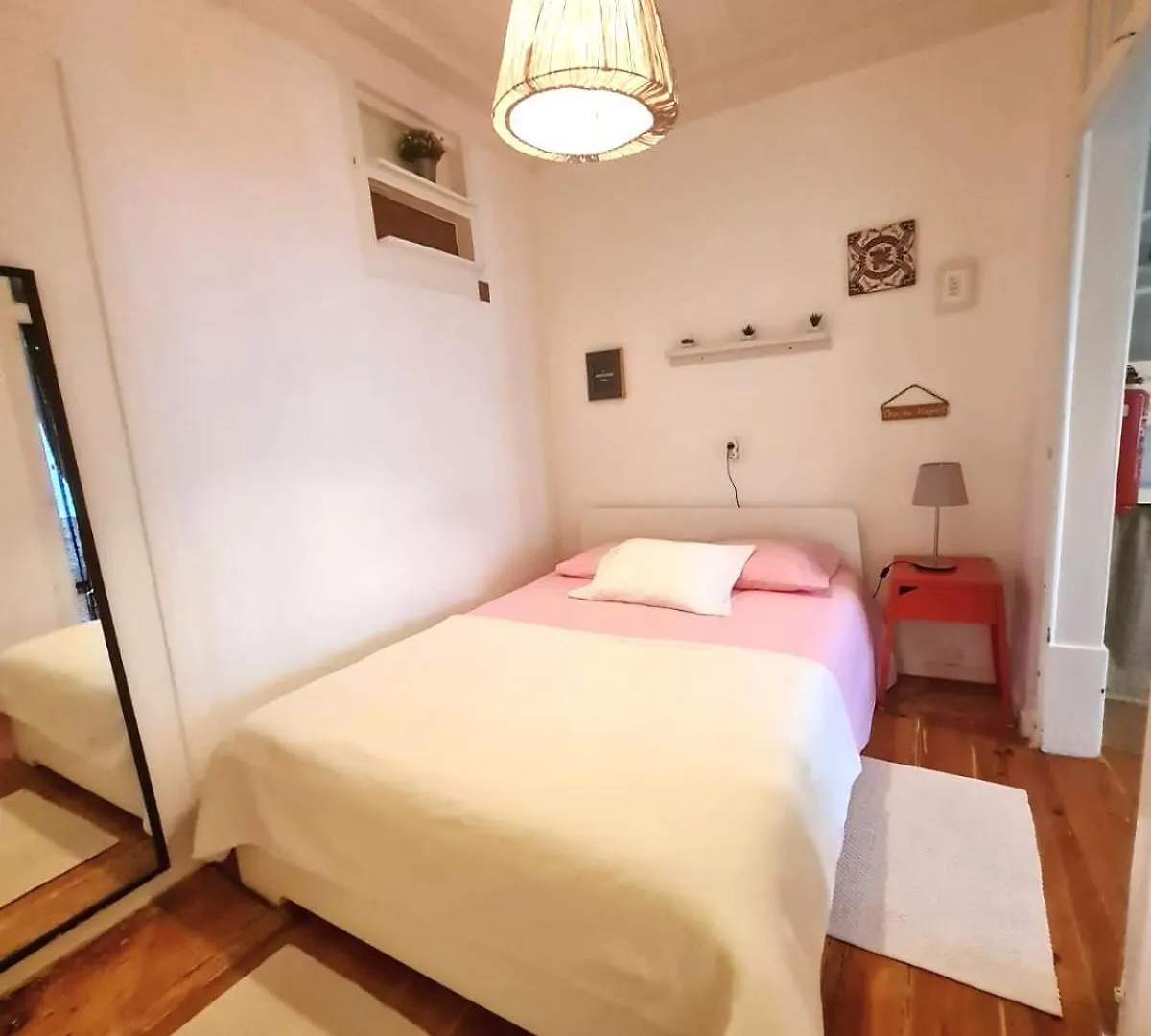 Crooked House Alfama Apartment Lisbon