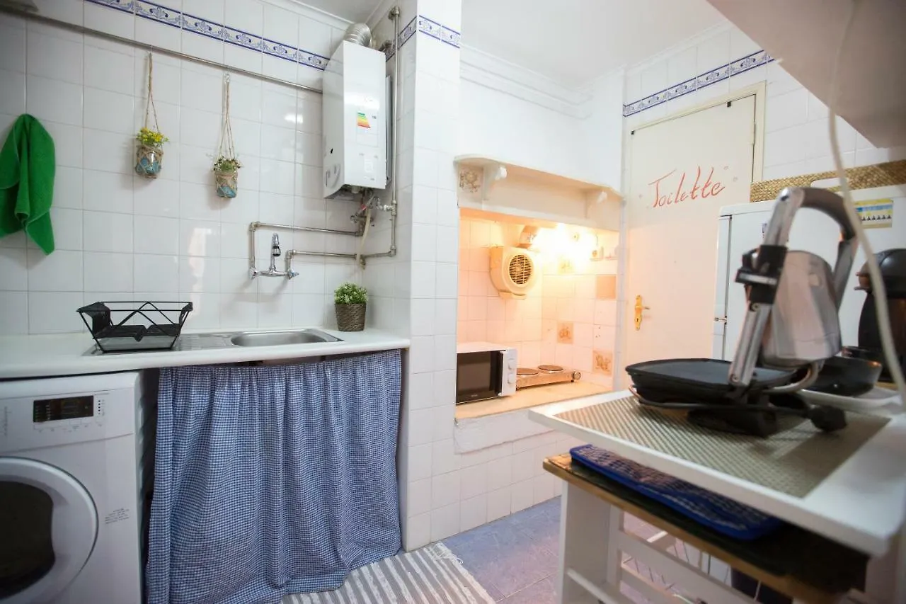 Crooked House Alfama Apartment Lisbon 0*,  Portugal