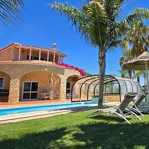 villa-ania-private-villa-with-pooljacuzzi-16-to-40-pax.hotelaalgarve.com/
