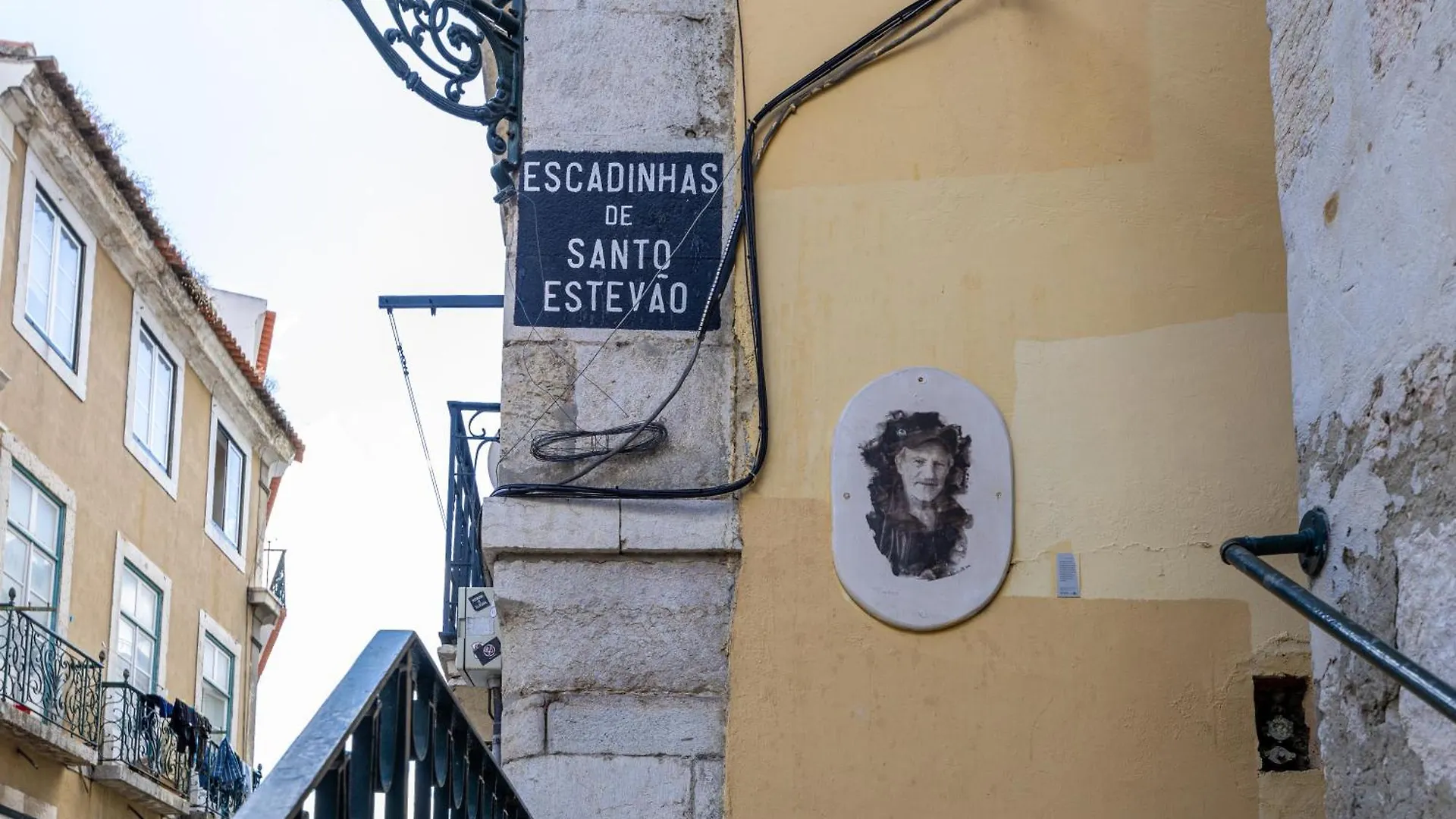 Crooked House Alfama Apartment Lisbon
