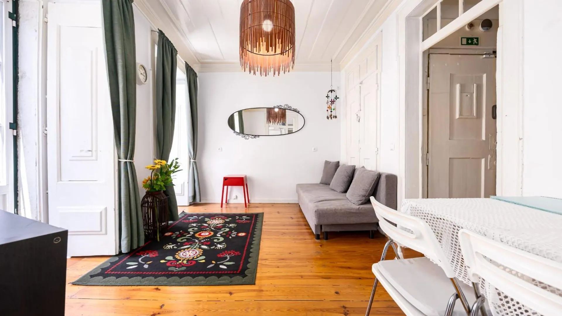 Crooked House Alfama Apartment Lisbon